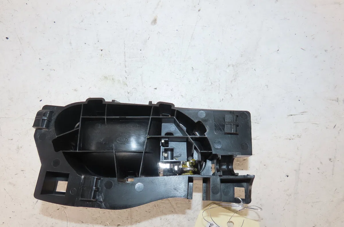 Poignee int porte avg Peugeot 308 I (4A_, 4C_) 1.6 hdi (2007-2014) 5 portes occasion
