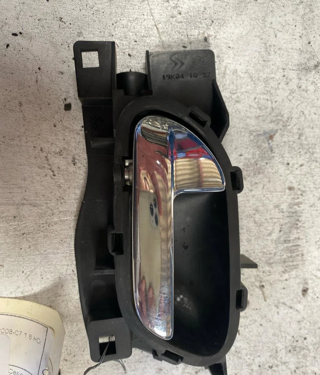 Poignee int porte avg Peugeot 407 (6D_) 1.6 hdi 110 (6d9hzc, 6d9hyc) (2004-2010) occasion