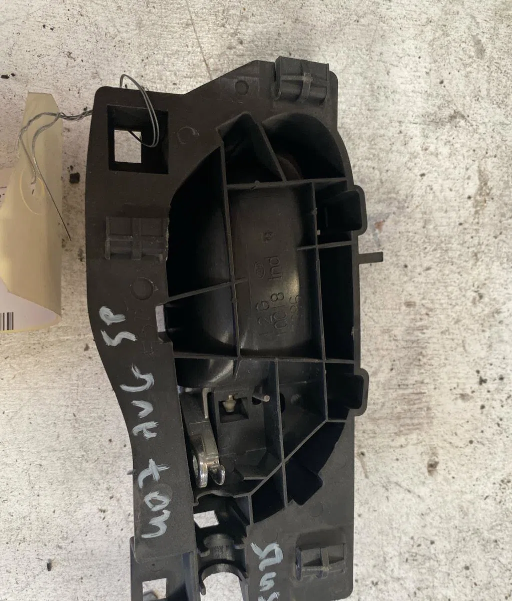 Poignee int porte avg Peugeot 407 (6D_) 1.6 hdi 110 (6d9hzc, 6d9hyc) (2004-2010) occasion