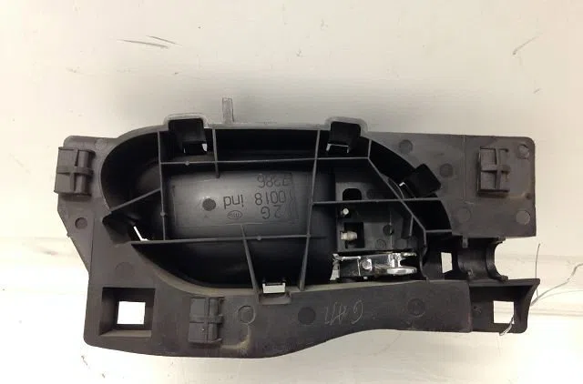 Poignee int porte avg Peugeot 407 SW (6E_) 1.6 hdi 110 (2004-2010) 5 portes occasion