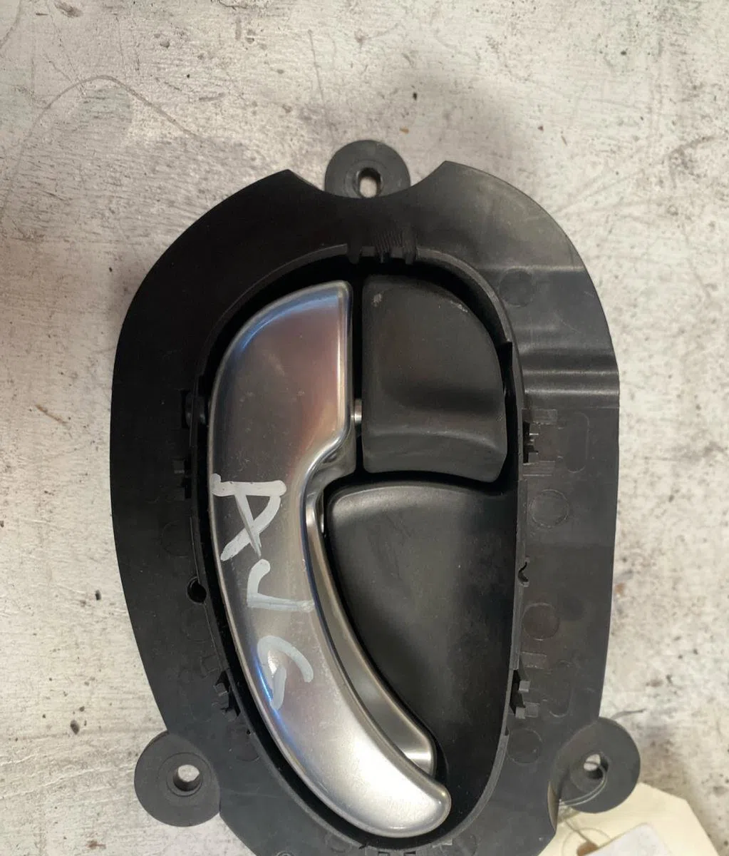 Poignee int porte avg Peugeot 407 SW (6E_) 2.2 hdi 170 (2006-2010) occasion