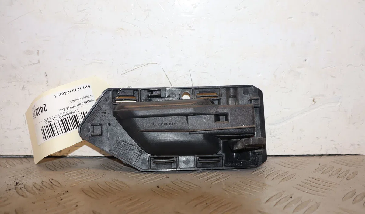 Poignee int porte avg Peugeot PARTNER Camionnette-Monospace (5_, G_) 1.1 (1996-2005) occasion