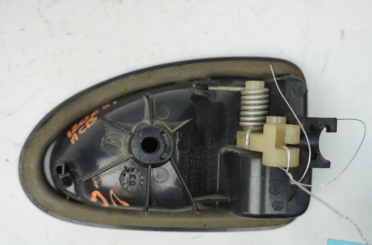 Poignee int porte avg Renault CLIO II (BB_, CB_) 1.2 16v (bb05, bb0w, bb11, bb27, bb2t, bb2u, bb2v, cb05,... (2001-2016)