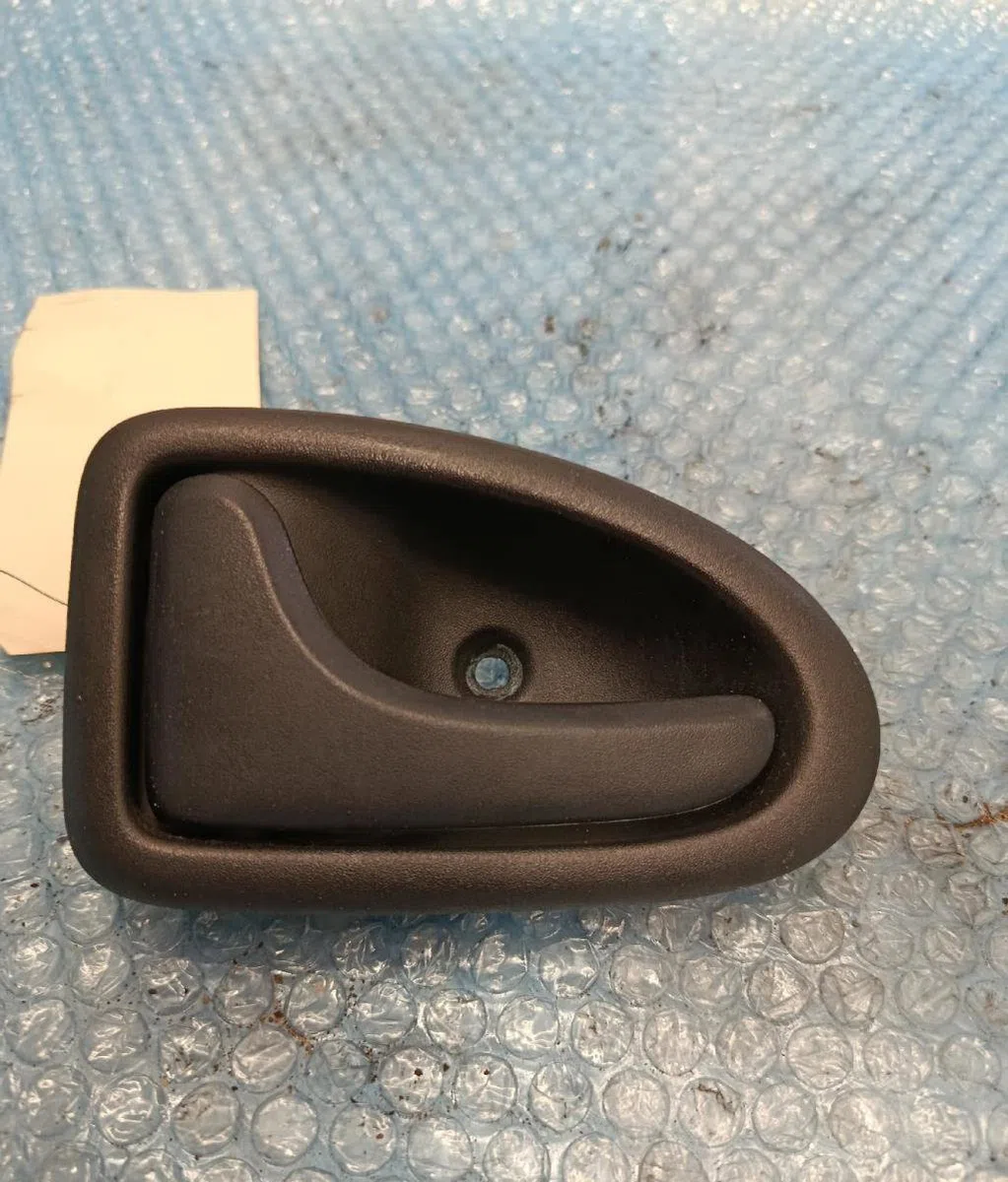 Poignee int porte avg Renault CLIO II (BB_, CB_) 1.6 (b-cb0d, bb00) (1998-2005) occasion