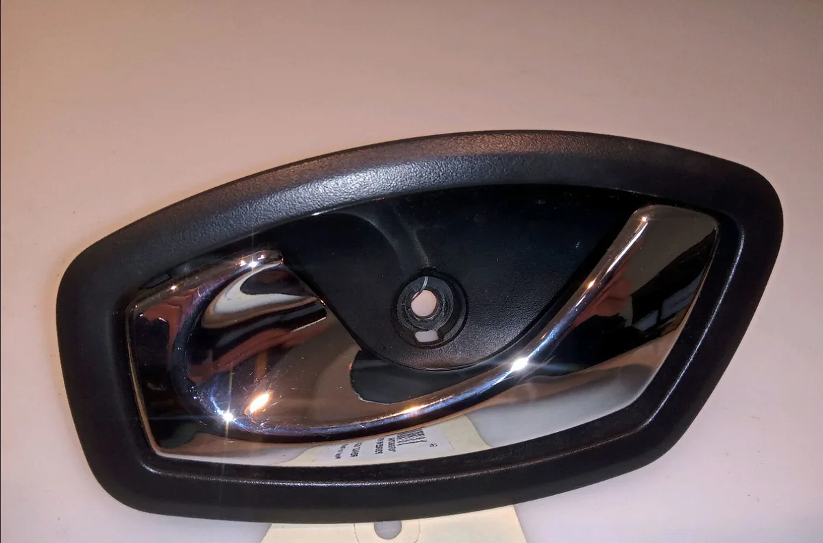 Poignee int porte avg Renault CLIO IV (BH_) 1.5 dci 90 (2012) 5 portes occasion