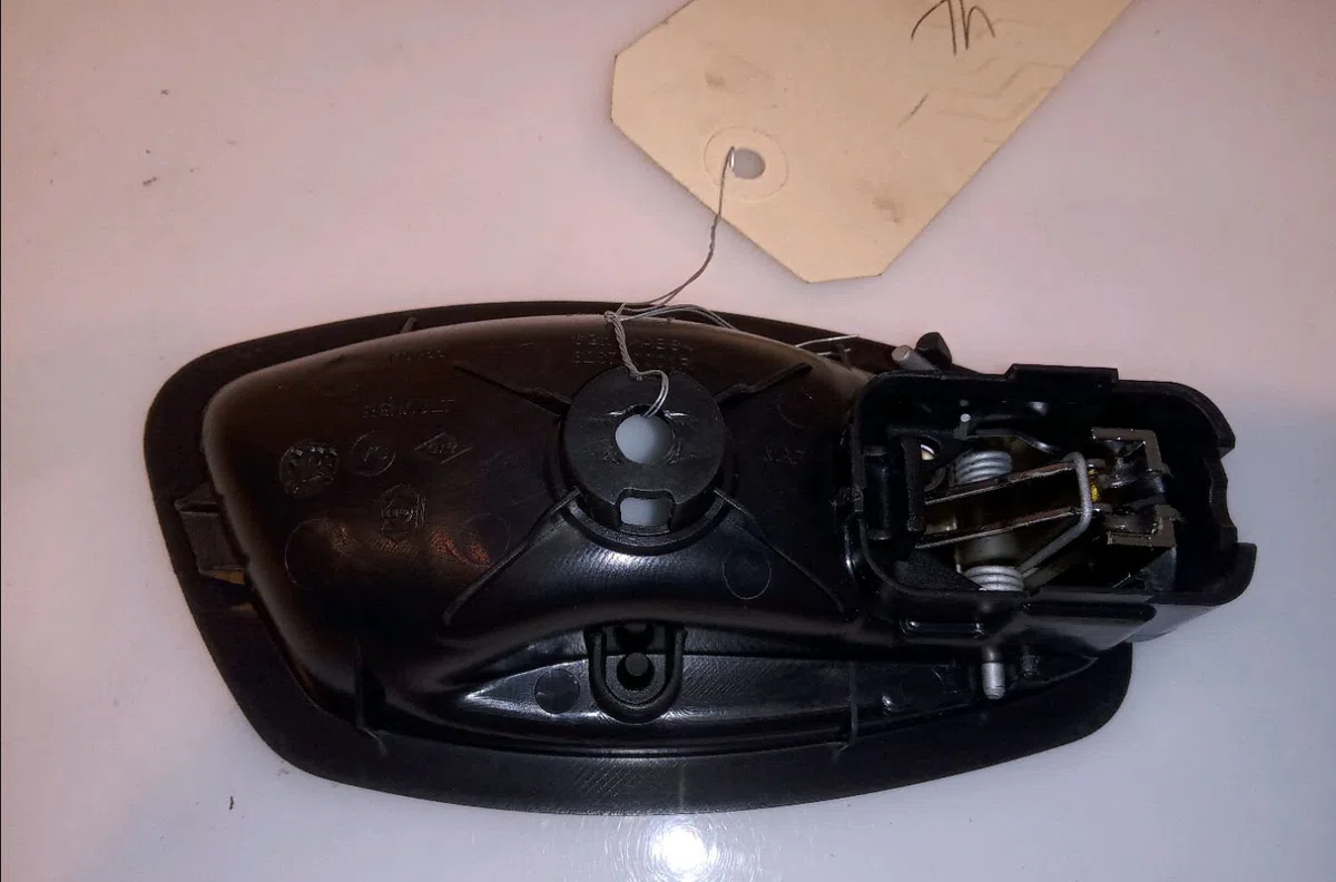 Poignee int porte avg Renault CLIO IV (BH_) 1.5 dci 90 (2012) 5 portes occasion