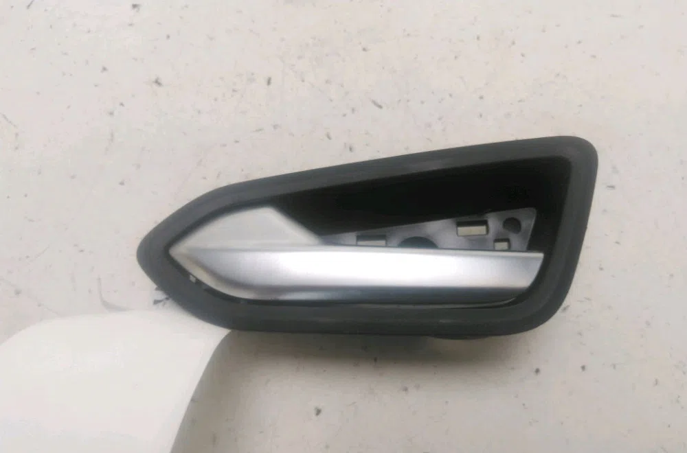 Poignee int porte avg Renault CLIO V (B7_) 1.5 blue dci 85 (b7ag) (2019) 5 portes occasion