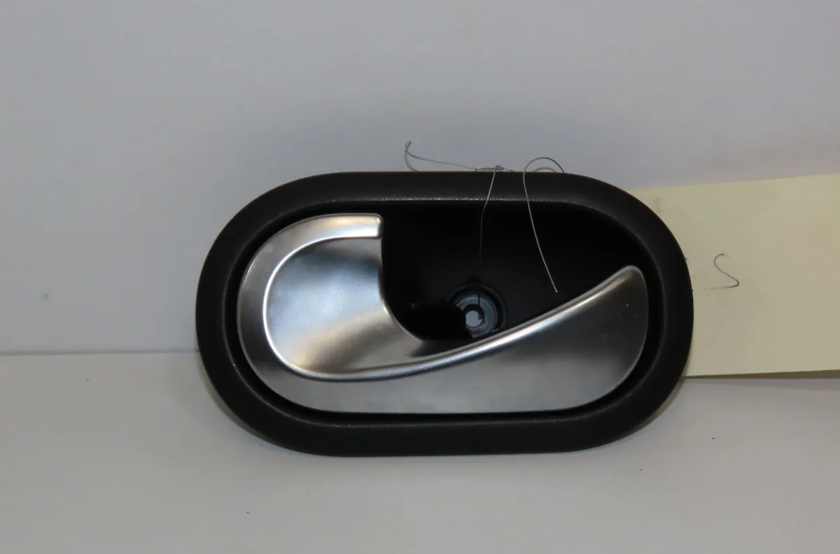 Poignee int porte avg Renault KANGOO Express (FW0-1_) 1.2 tce 115 (fw02, fw14) (2013) occasion