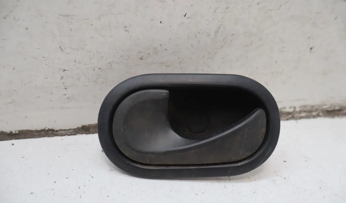 Poignee int porte avg Renault KANGOO Express (FW0-1_) 1.5 dci 90 (fw0g, fw05, fw08, fw11) (2009) 4 portes occasion