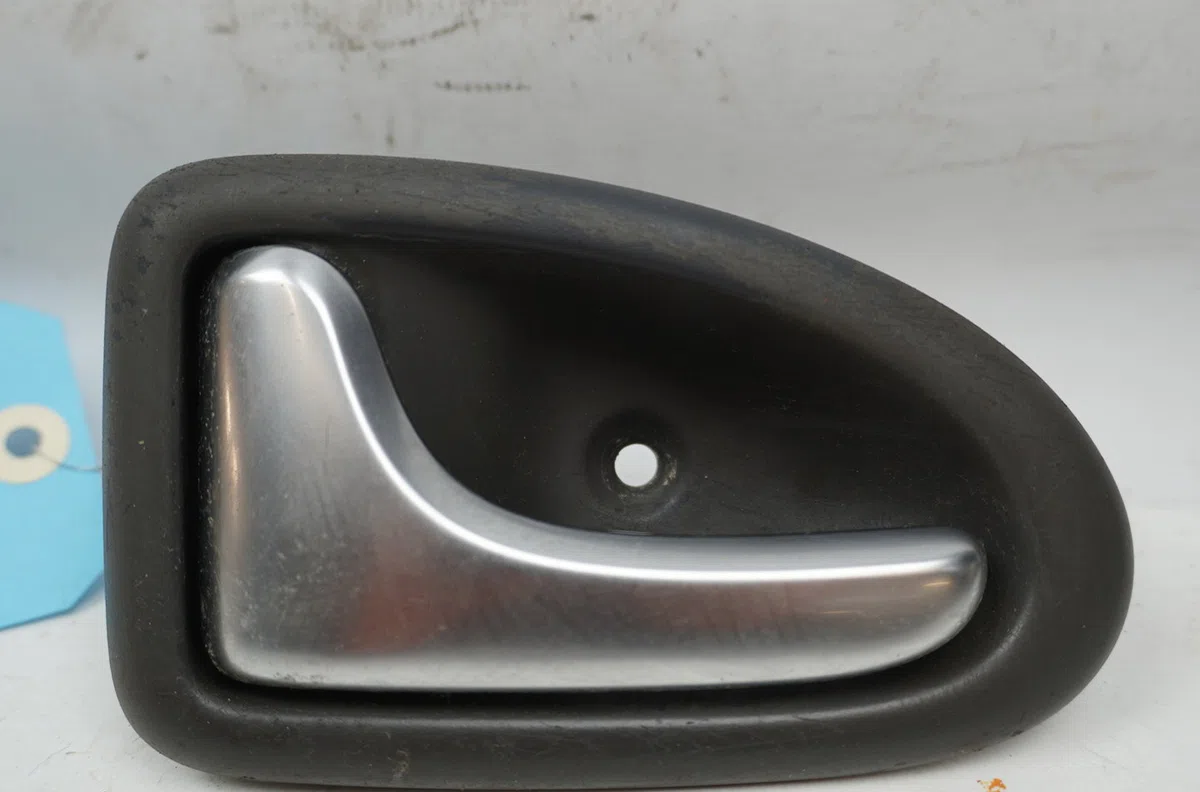 Poignee int porte avg Renault SCÉNIC I Monospace (JA0-1_, FA0_) 1.9 dti (ja1u) (2001-2003) occasion