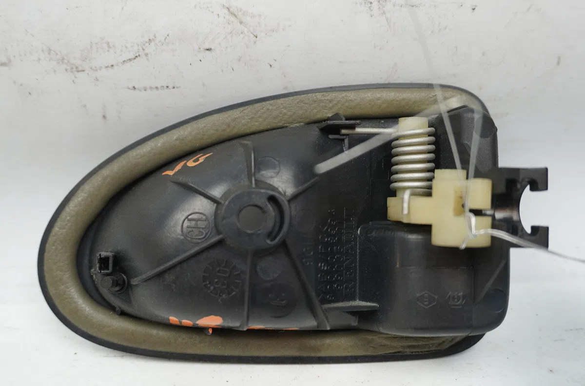 Poignee int porte avg Renault SCÉNIC I Monospace (JA0-1_, FA0_) 1.9 dti (ja1u) (2001-2003) occasion