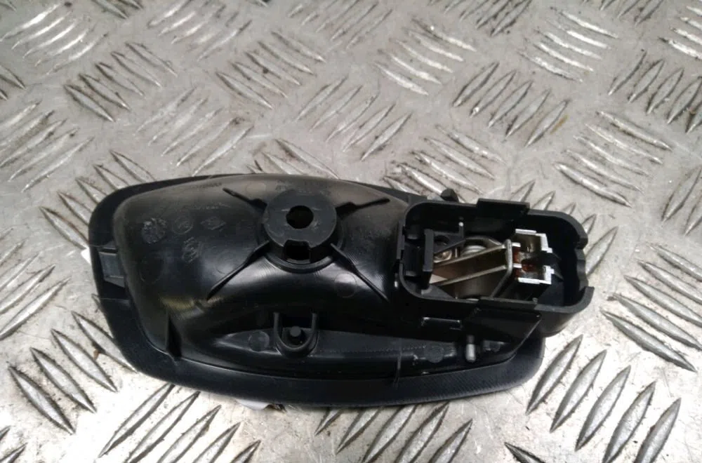 Poignee int porte avg Renault SCÉNIC III (JZ0-1_) 1.5 dci (2009) 5 portes occasion