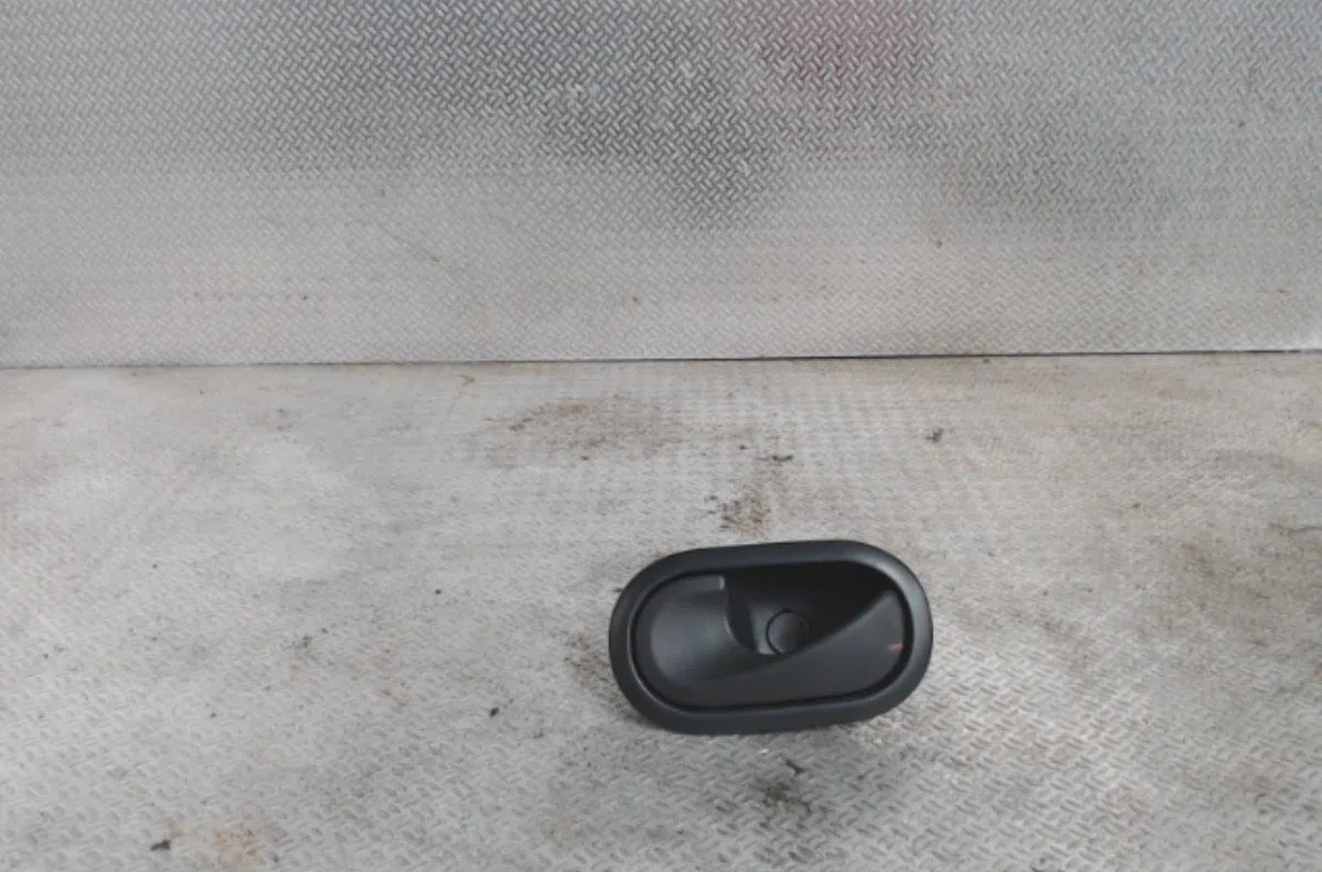 Poignee int porte avg RENAULT TWINGO 2  TWINGO 2 PHASE 2 occasion