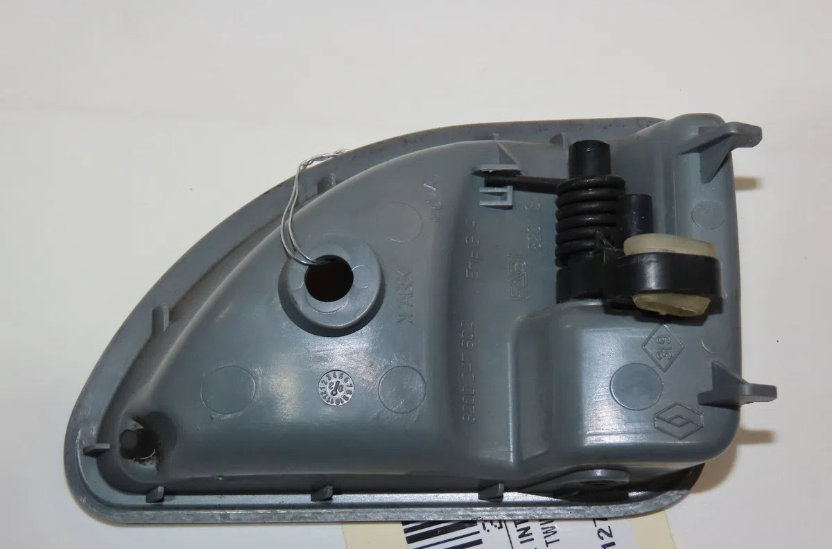 Poignee int porte avg Renault TWINGO I (C06_) 1.2 (c066, c068) (1996-2007) 3 portes occasion