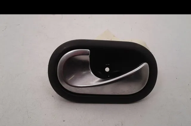 Poignee int porte avg Renault TWINGO II (CN0_) 1.2 (cn0d) (2007-2014) 3 portes occasion