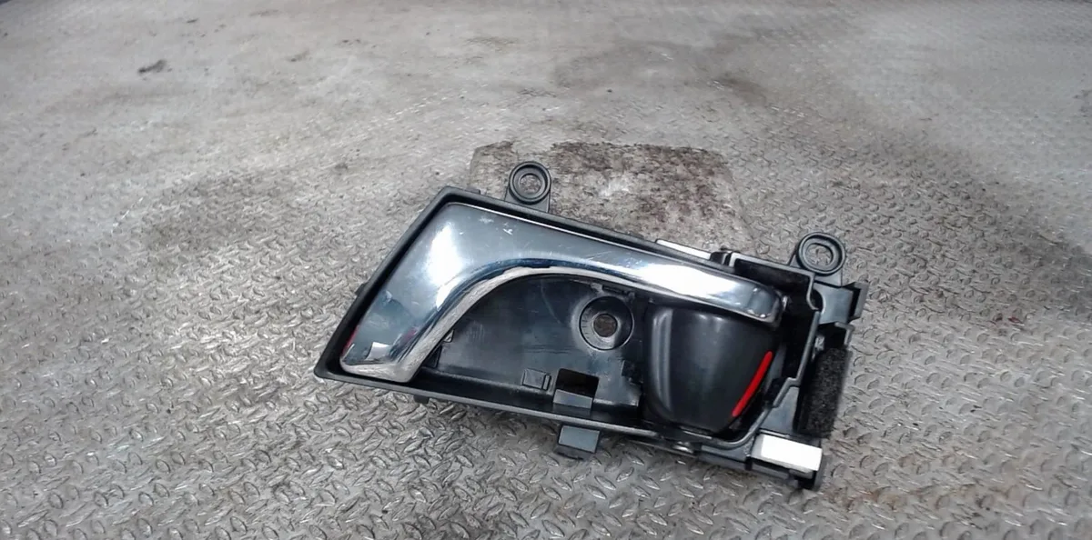 Poignee int porte avg Subaru OUTBACK (BL, BP) 2.0 d awd (bpd) (2008-2009) 5 portes occasion