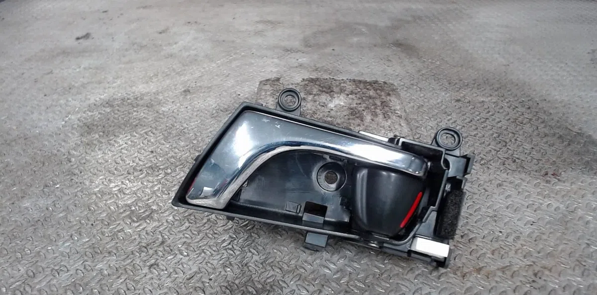 Poignee int porte avg Subaru OUTBACK (BL, BP) 2.0 d awd (bpd) (2008-2009) 5 portes occasion