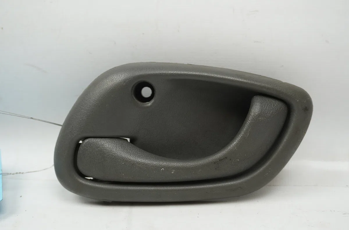 Poignee int porte avg Suzuki IGNIS I (FH) 1.3 4wd (rg413) (2000-2003) occasion
