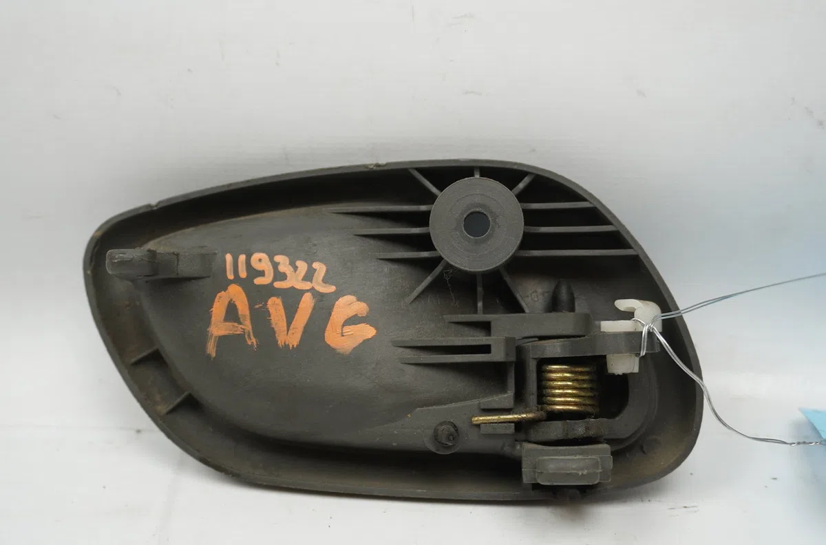 Poignee int porte avg Suzuki IGNIS I (FH) 1.3 4wd (rg413) (2000-2003) occasion