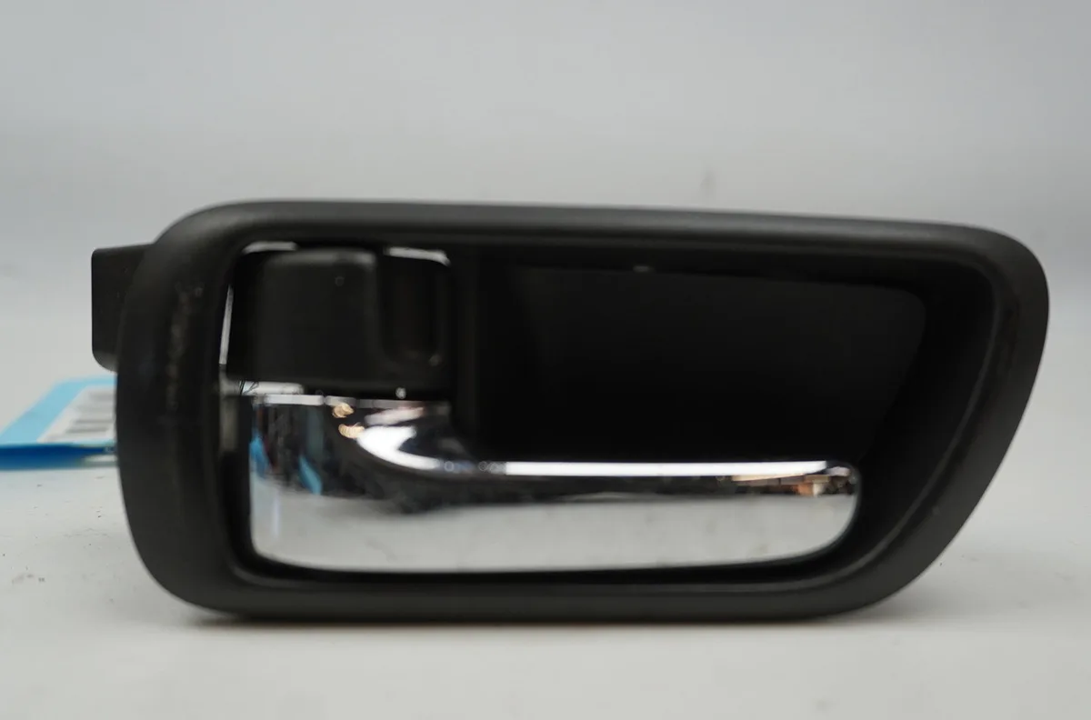 Poignee int porte avg Toyota COROLLA Verso (ZER_, ZZE12_, R1_) 2.2 d-4d (aur10_) (2005-2009) 5 portes occasion