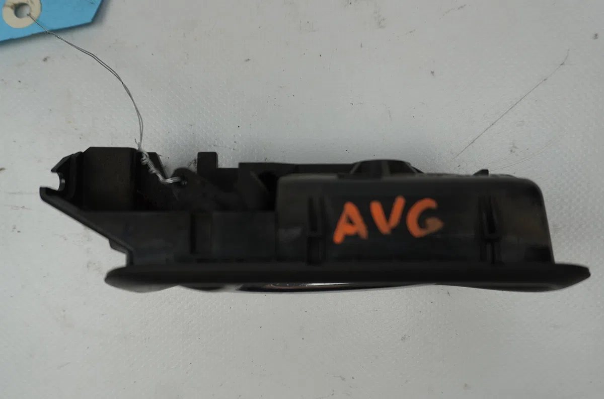 Poignee int porte avg Toyota COROLLA Verso (ZER_, ZZE12_, R1_) 2.2 d-4d (aur10_) (2005-2009) 5 portes occasion