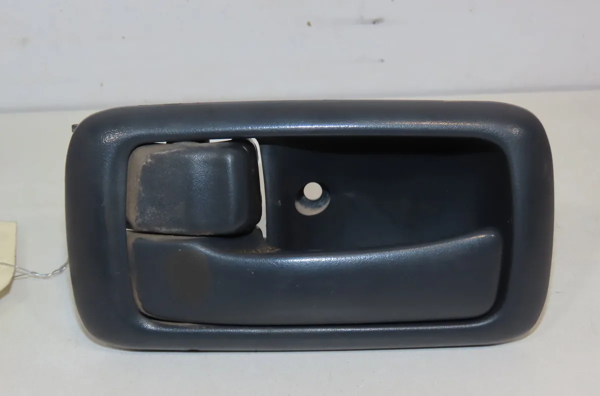 Poignee int porte avg Toyota HIACE IV Camionnette (__H1_, __H2_) 2.5 d-4d (klh12, klh22) (2001-2006) occasion