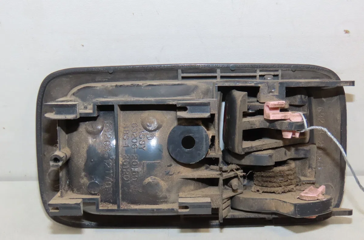 Poignee int porte avg Toyota HIACE IV Camionnette (__H1_, __H2_) 2.5 d-4d (klh12, klh22) (2001-2006) occasion