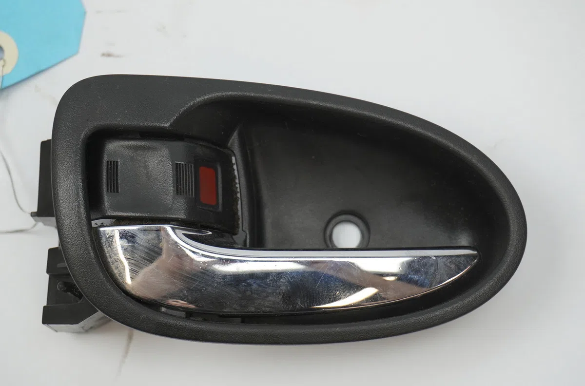Poignee int porte avg Toyota YARIS (_P9_) 1.4 d-4d (nlp90_) (2005-2012) occasion