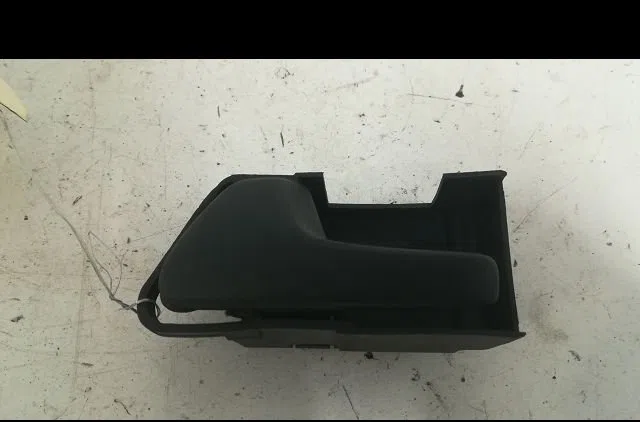 Poignee int porte avg Volkswagen GOLF III (1H1) 1.8 (1991-1997) 5 portes occasion