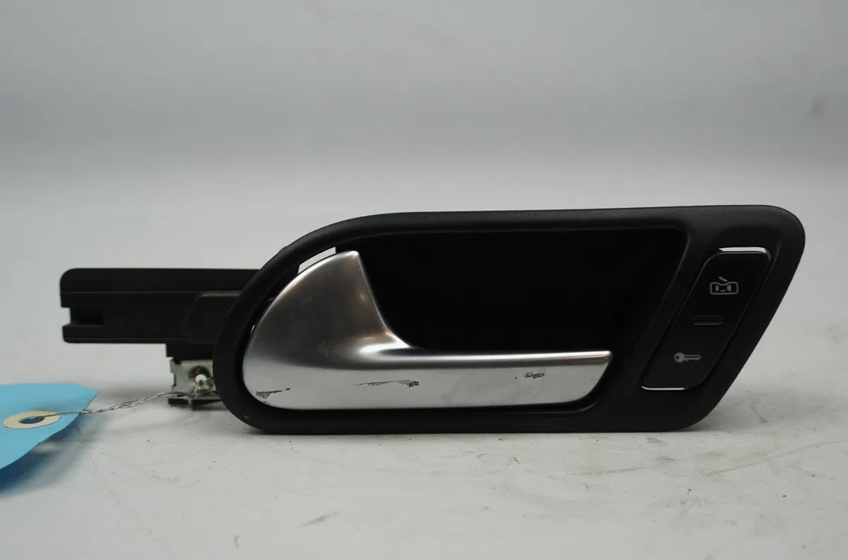 Poignee int porte avg Volkswagen GOLF V (1K1) 2.0 tdi 16v (2003-2008) occasion