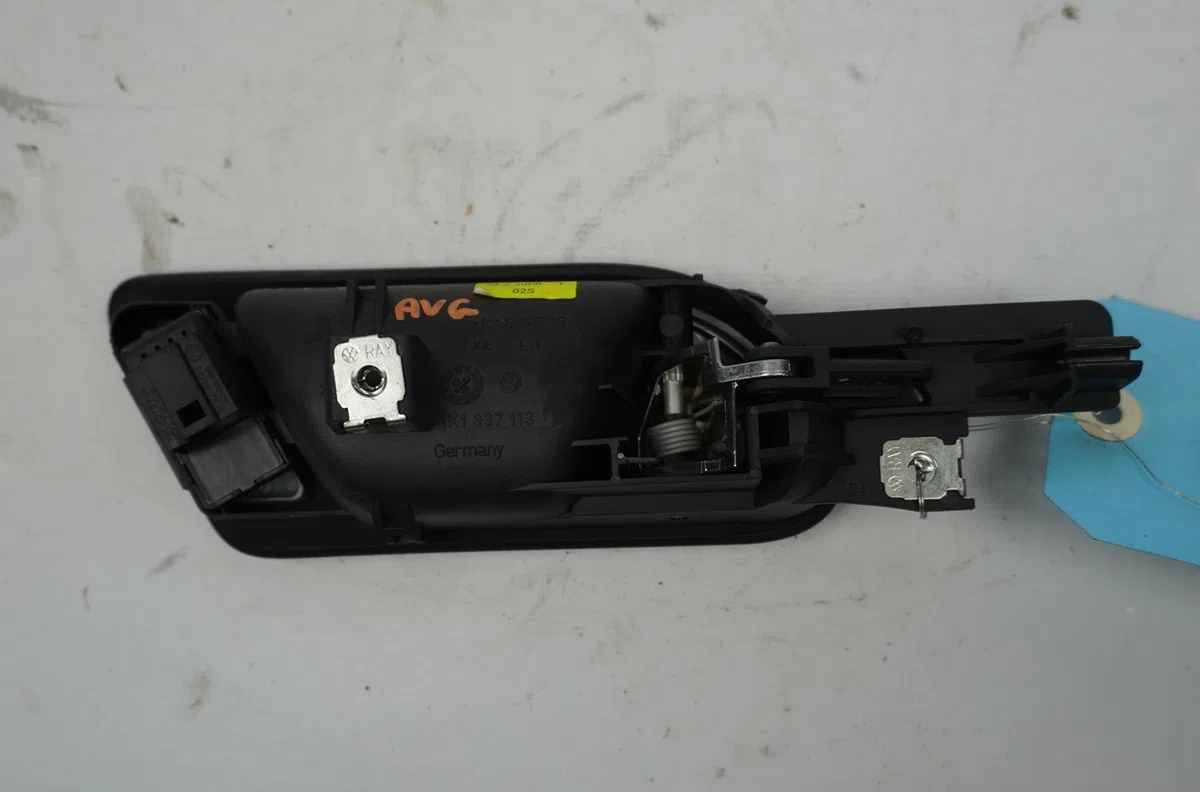 Poignee int porte avg Volkswagen GOLF V (1K1) 2.0 tdi 16v (2003-2008) occasion