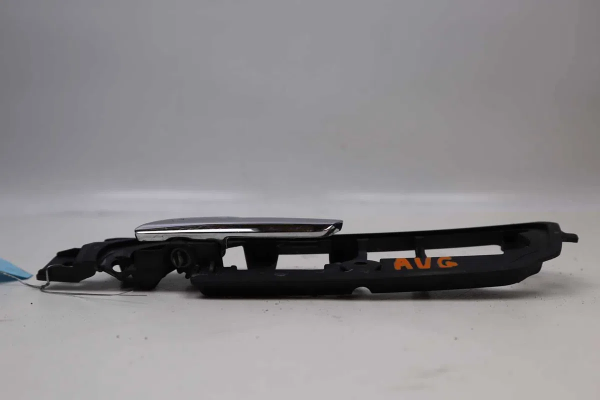 Poignee int porte avg Volkswagen POLO (9N_, 9A_) 1.2 12v (2001-2007) 5 portes occasion