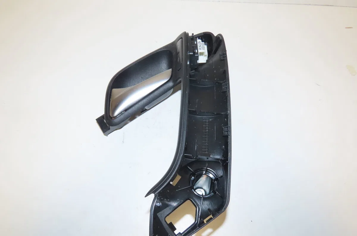 Poignee int porte avg Volkswagen POLO V (6R1, 6C1) 1.2 (2009) occasion