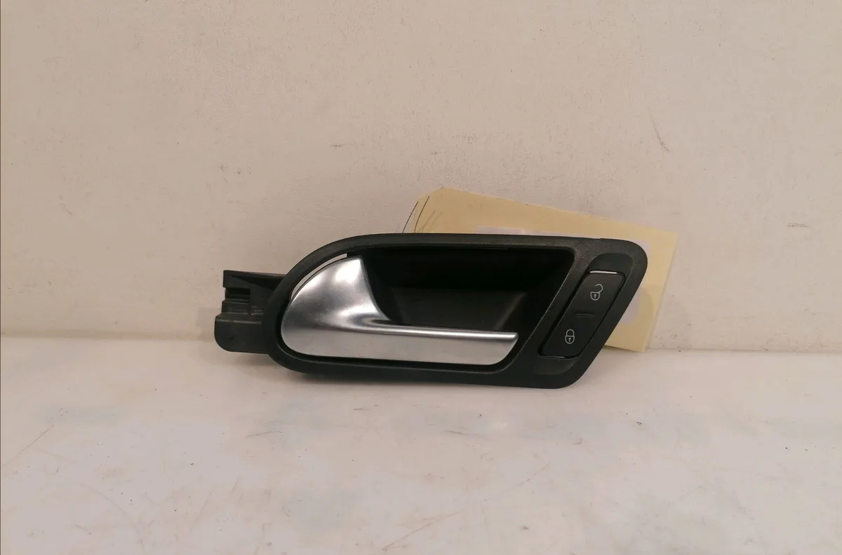 Poignee int porte avg Volkswagen TIGUAN (5N_) 2.0 tdi (2008-2018) occasion
