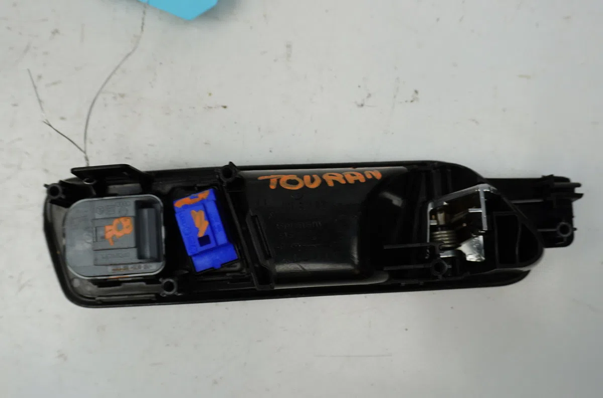 Poignee int porte avg Volkswagen TOURAN (1T1, 1T2) 2.0 tdi 16v (2003-2010) 5 portes occasion