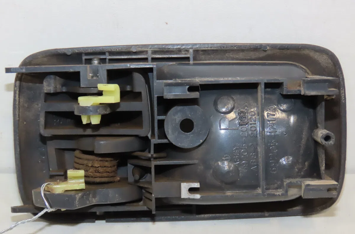 Poignee int porte coulissante d Toyota HIACE IV Camionnette (__H1_, __H2_) 2.5 d-4d (klh12, klh22) (2001-2006) occasion