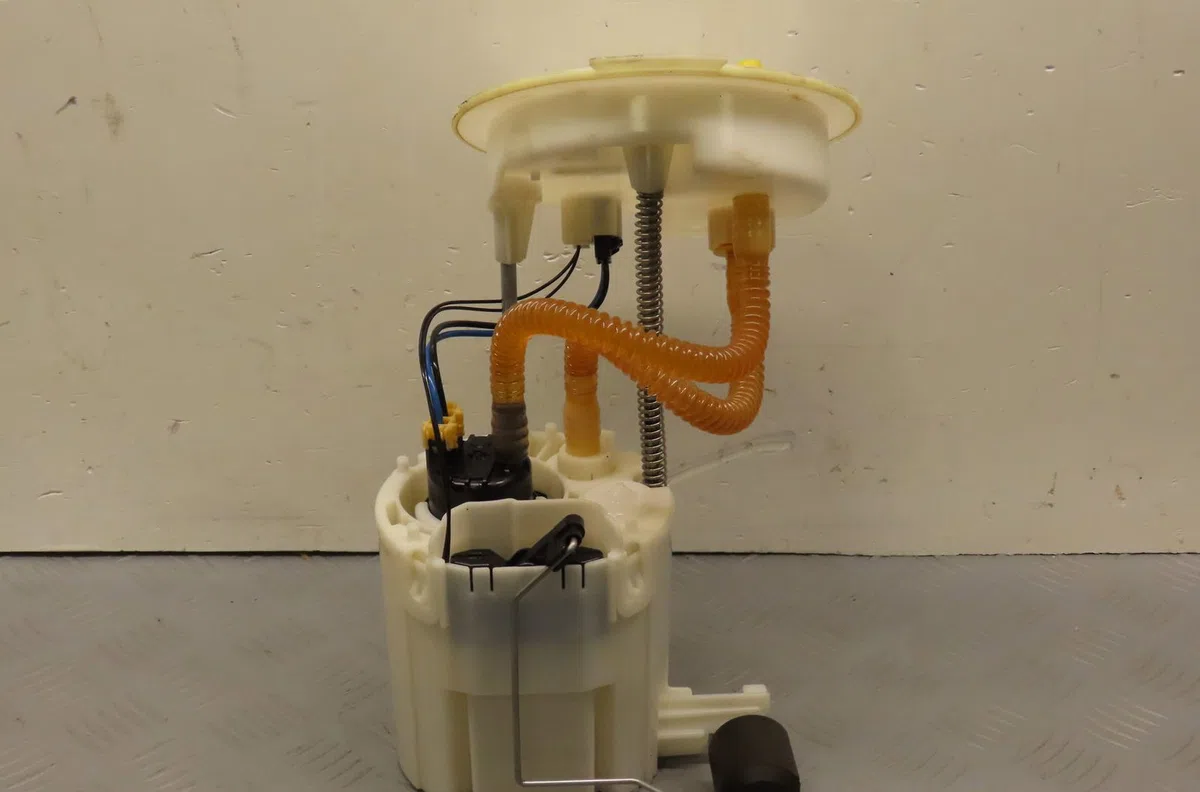 Pompe à carburant immergée Bmw 1 (F20) 118 d (2011-2015) occasion