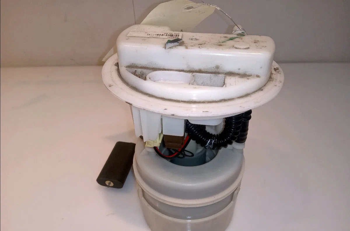 Pompe à carburant immergée Dacia SANDERO 1.4 (bs0c, bs0a, bs0g, bs1f, bs0e) (2008) occasion