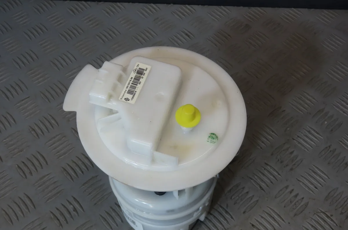 Pompe à carburant immergée Dacia SANDERO II 1.0 sce 75 (b8jc, b8jd) (2016) occasion