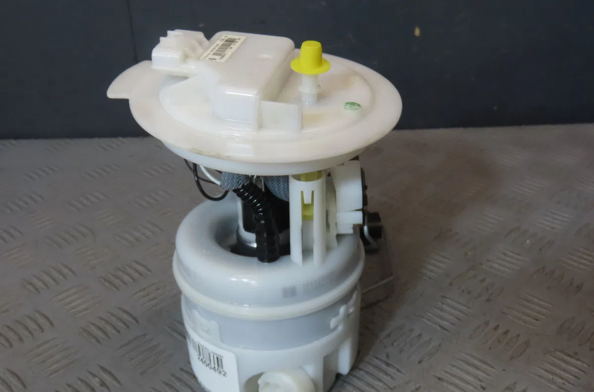 Pompe à carburant immergée Dacia SANDERO II 1.0 sce 75 (b8jc, b8jd) (2016) occasion