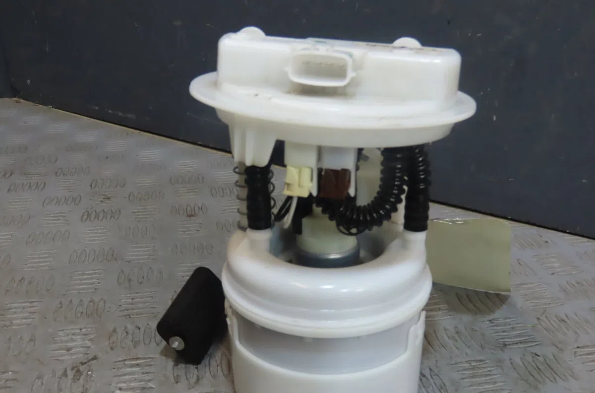 Pompe à carburant immergée Dacia SANDERO II 1.0 sce 75 (b8jc, b8jd) (2016) occasion