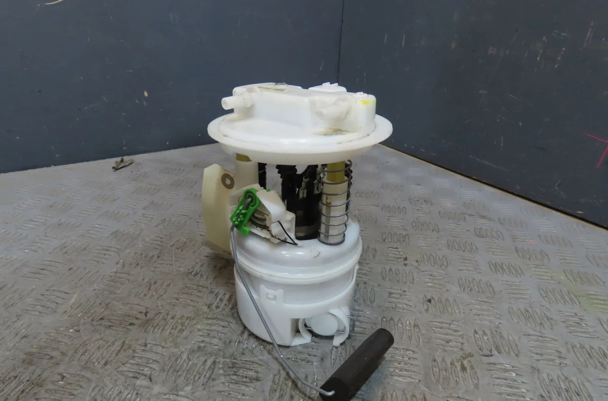 Pompe à carburant immergée DACIA SANDERO occasion