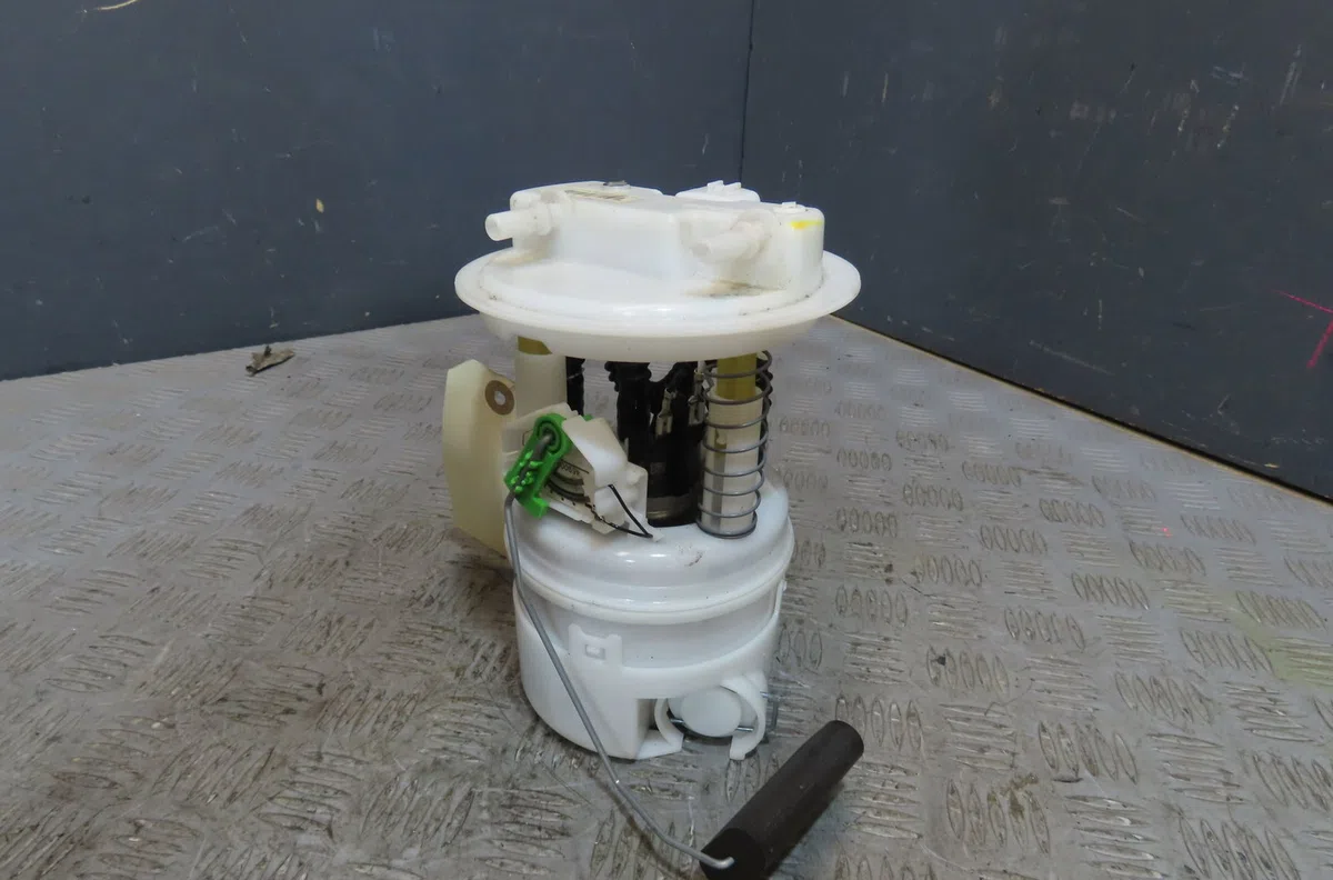 Pompe à carburant immergée DACIA SANDERO occasion