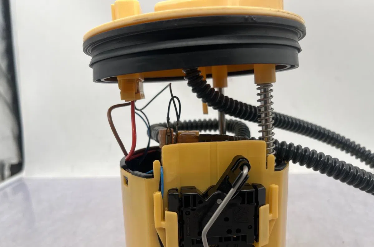 Pompe à carburant immergée FORD B-MAX occasion