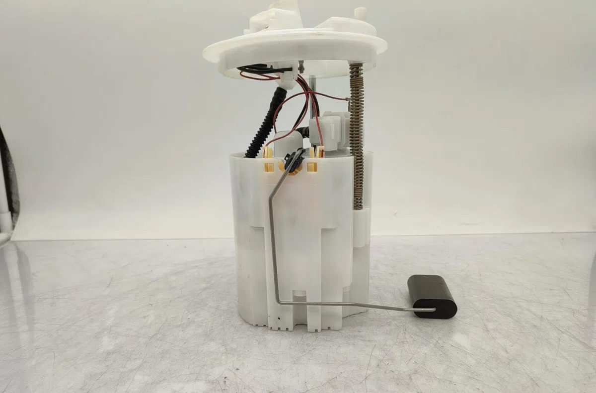 Pompe à carburant immergée OPEL CORSA E occasion