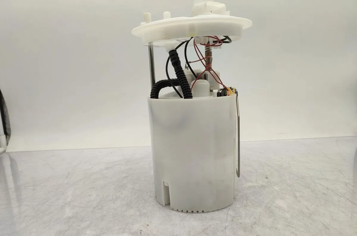Pompe à carburant immergée OPEL CORSA E occasion