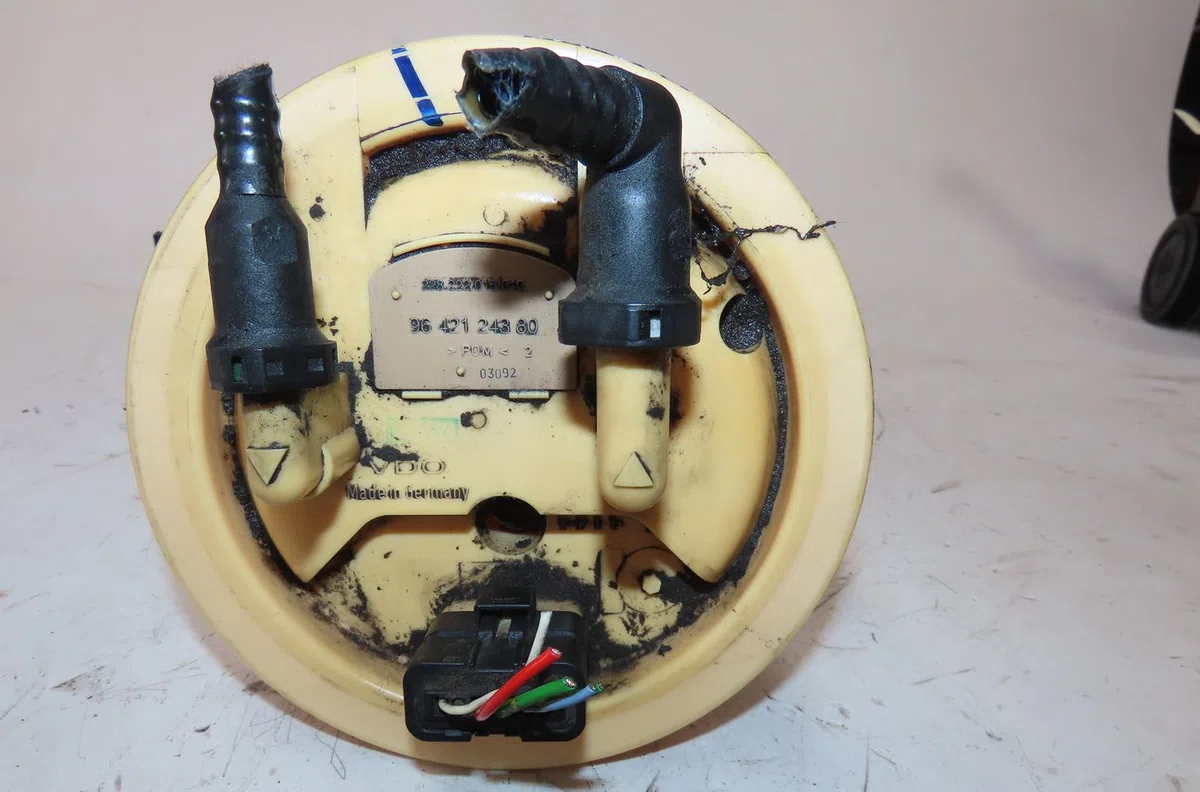 Pompe à carburant immergée Peugeot 206 SW (2E-K) 2.0 hdi (2002-2007) occasion