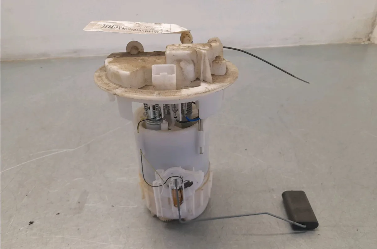 Pompe à carburant immergée Peugeot 208 I (CA_, CC_) 1.2 vti 68 - puretech 68 (2016) 5 portes occasion