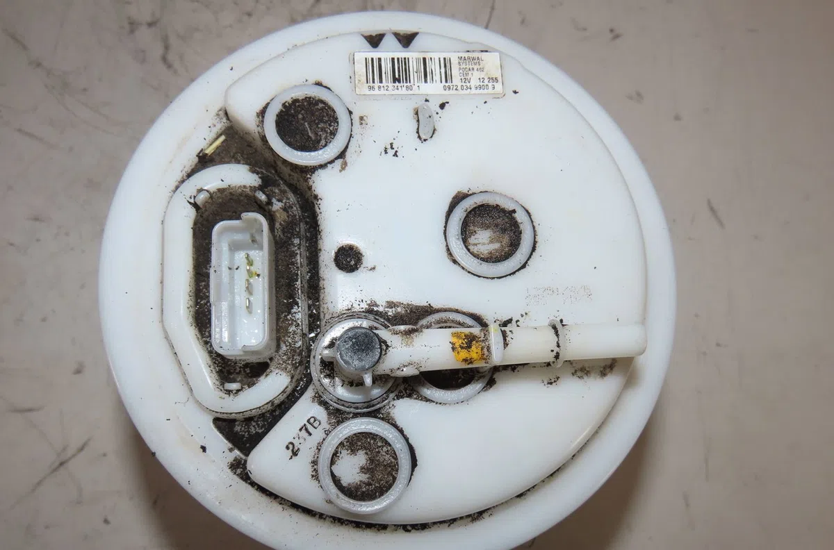 Pompe à carburant immergée Peugeot 308 I (4A_, 4C_) 1.4 16v (2009-2014) 5 portes occasion