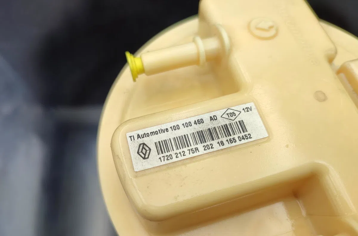 Pompe à carburant immergée RENAULT CAPTUR 1 PHASE 2 occasion